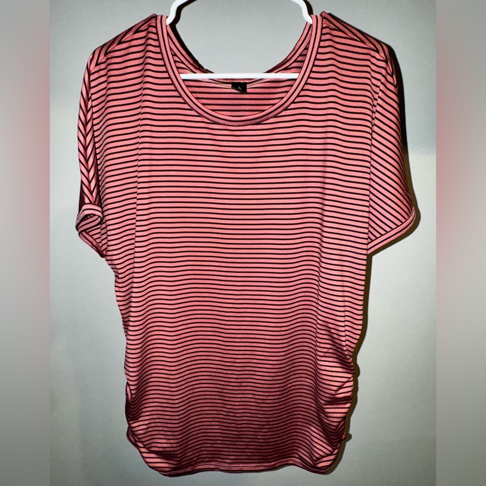 Skechers Performance Dolman SS Striped Ruched Sides - Pink Black - XL